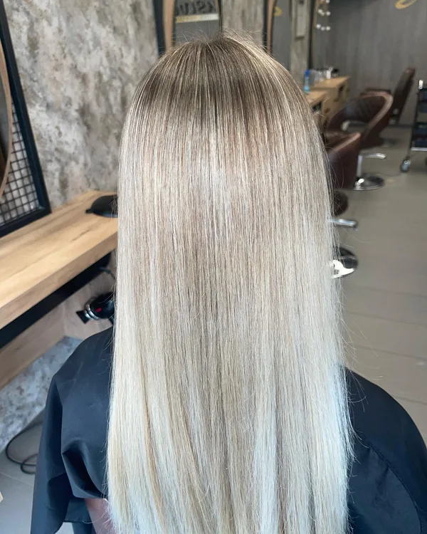 Foliensträhnen in mehreren Blondtönen