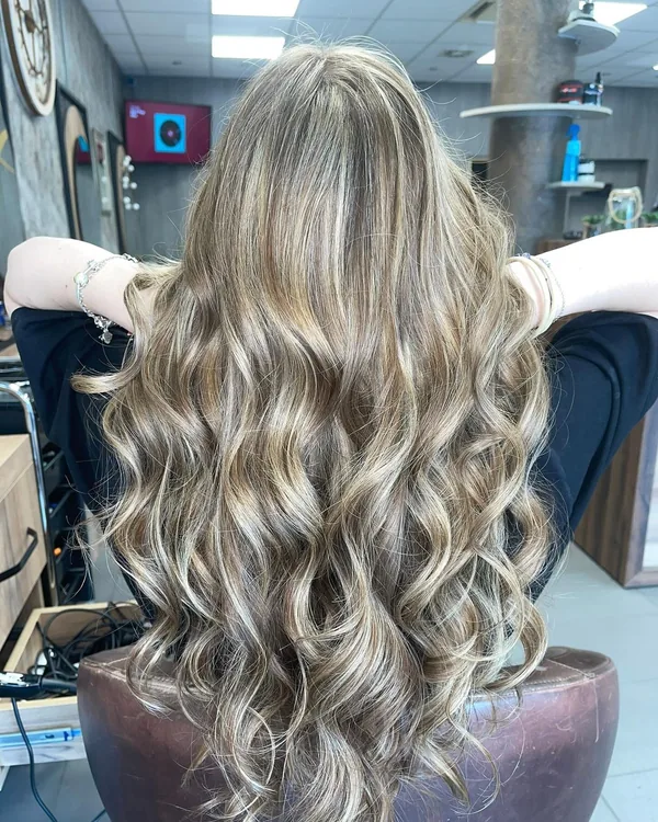 Silberblond nach Aufhellung und Tönung
